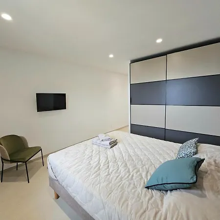 Splendide Avc Piscine-les Collines * Bastia (Corsica)